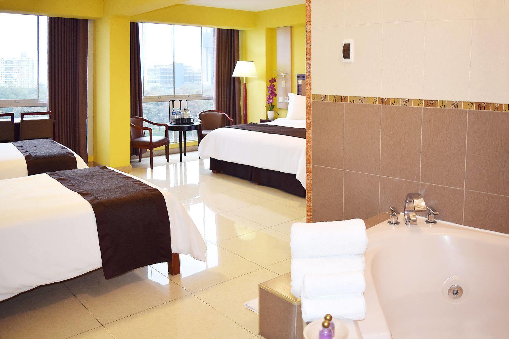 Gran Mundo Hotel & Suites Lima Exterior photo