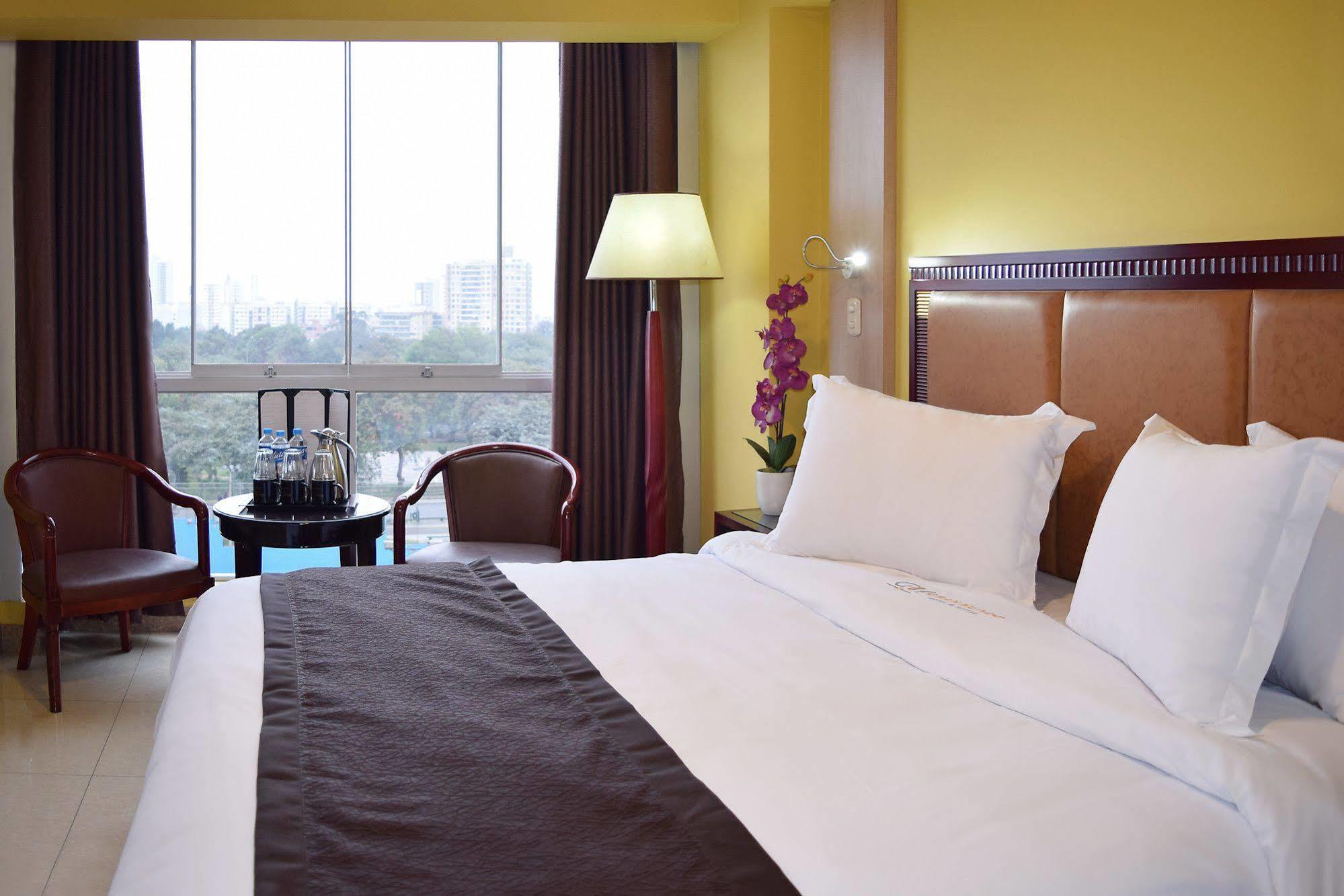 Gran Mundo Hotel & Suites Lima Exterior photo